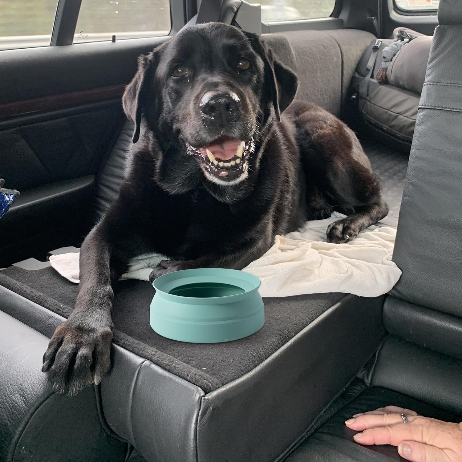 SLSON Spill Proof Dog Water Bowl for Cars,Collapsible No Splash Dog Travel Bowls Integrated Molding P